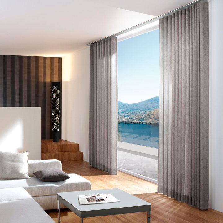cortinas onduladas modernas de tela en sala residencia
